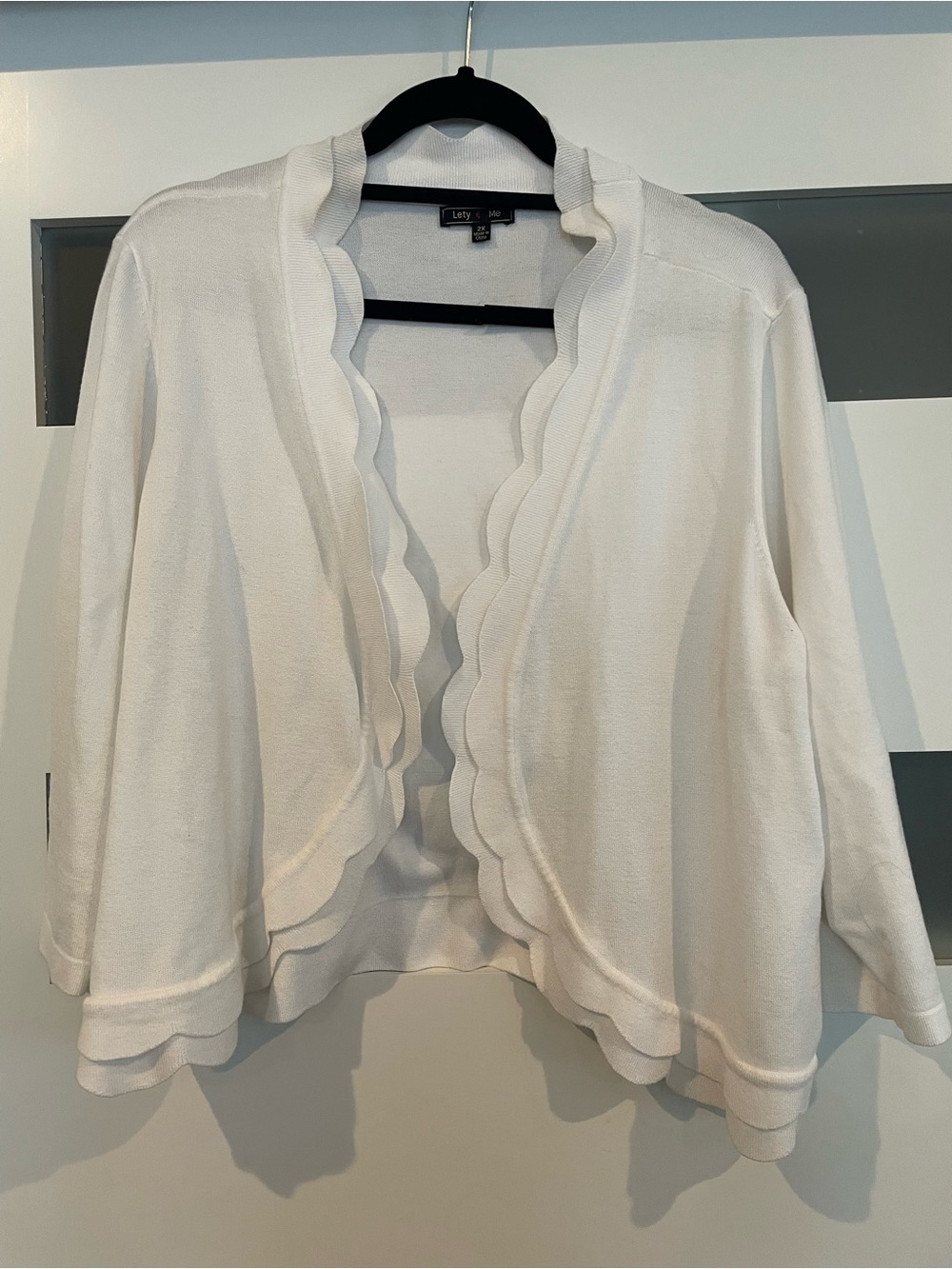 Lightweight Scallop-Edge Open Cardigan in Cream